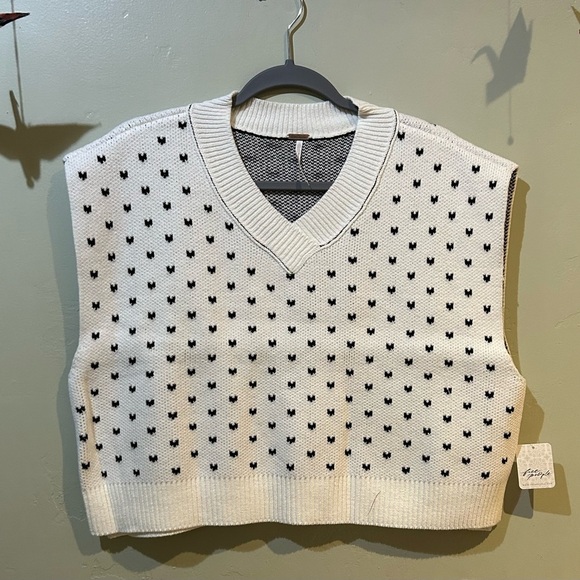 FREE PEOPLE Easy Street White & Black Cropped Sweater Vest. Women’s size medium. - Picture 2 of 7